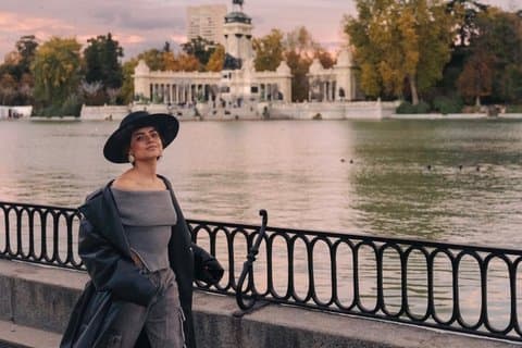 Retiro Park Photoshoot with a Professional Madrid Photographer