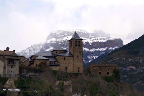 Aínsa, Torla and Sorrosal Waterfall Tour from Zaragoza