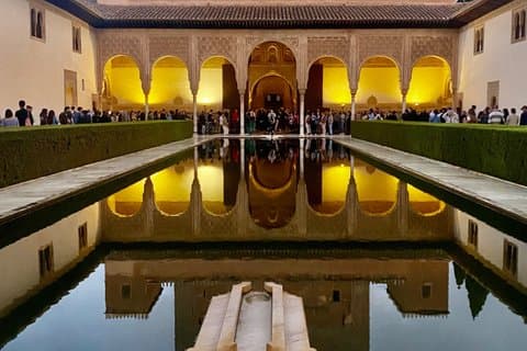 Private Night Guided Tour in the Alhambra