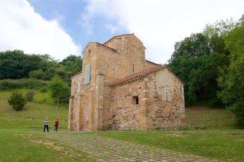 Private tour of Oviedo with tickets to Pre-Romanesque Churches