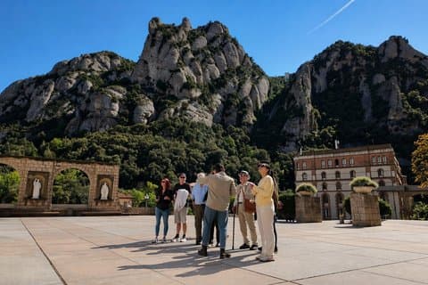 Sagrada Familia & Montserrat Private Tour with Hotel pick-up