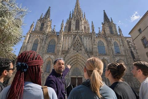 French Guide Complete Barcelona Walking Tour: Old Town & Gaudí