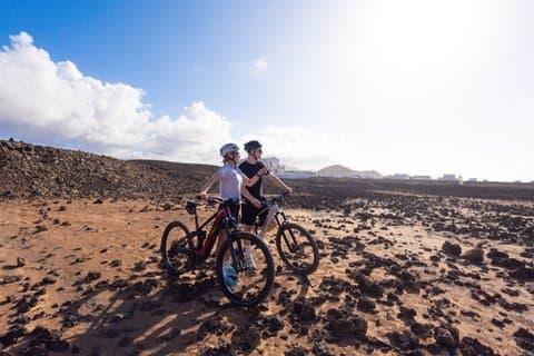 E MTB Tour Volcanic Views and Playa Quemada Coast
