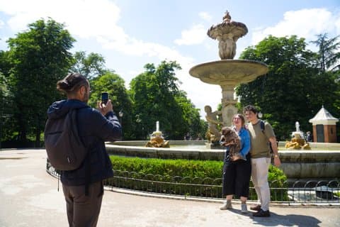 Madrid: Retiro park Secrets, Legends & Palaces Small Group Tour