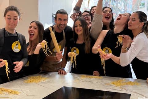 Carbonara Cooking Class in Valencia with an Italian Chef