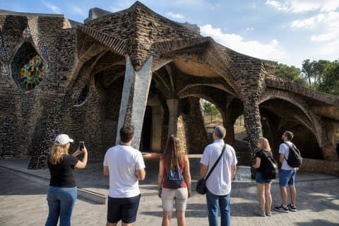 Montserrat and Gaudi´s Crypt Private Tour with Hotel Pick-up
