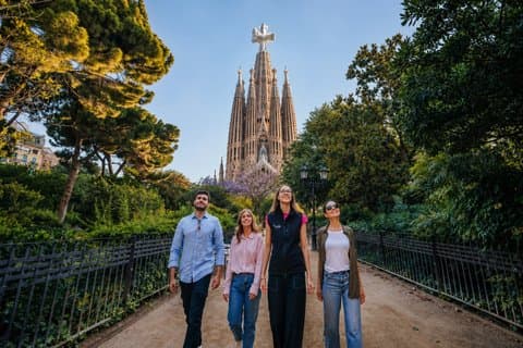 Sagrada Familia Skip the Line Ticket with Official Guide