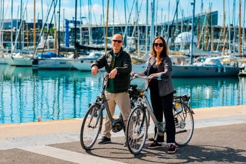 Barcelona Old Town and Seaside Bike Tour