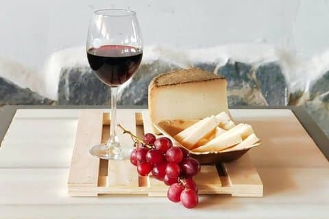 Guided Tour Montesdeoca Cheese Factory - Cheese and Wine Tasting