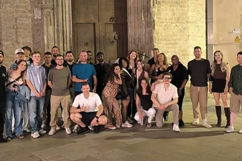 Barcelona: Pubcrawl with VIP entry to Rooftop and Nightclubs