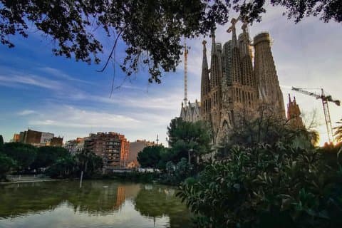 Barcelona Highlights Tour Park Güell and Gothic Quarter