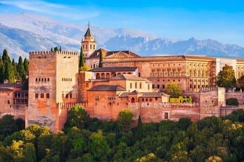 Hello Granada: Private 2-Hour Intro City Walk with Local Guide