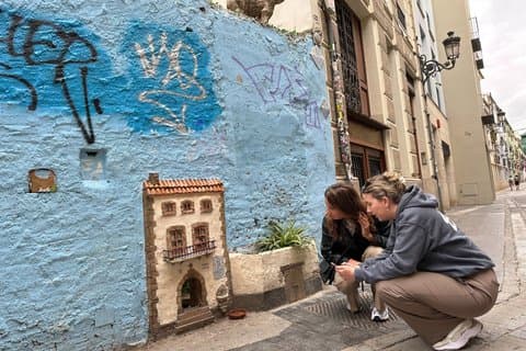 Valencia Self-Guided Sherlock Holmes Murder Mystery Game