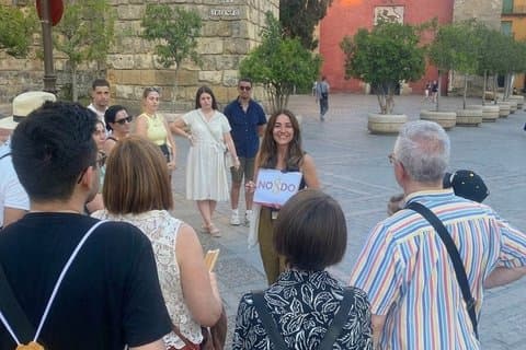 Seville in 2 Hours : History, Legends and Life of the City