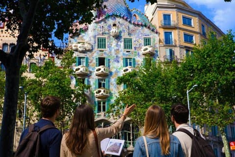 Barcelona Walking Tour: Gaudi's Masterpieces