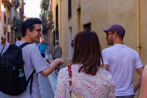 Barcelona : Local Walking Tour of Grace with vermouth included