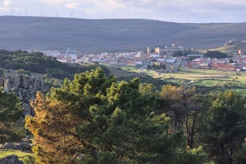 Las Navas del Marqués Hiking and Cultural Tour