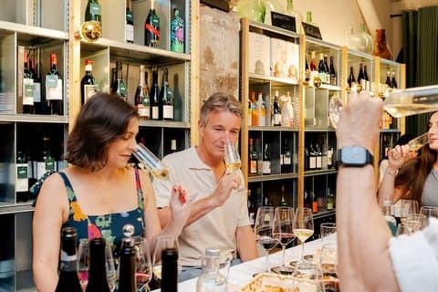 Spanish Wine Tasting 4 Wines, Cava, Cheese & Sommelier in El Born