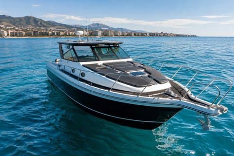 Fuengirola: Private luxury yacht tour with drinks