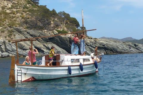 Private Tours by Traditional Boat to Calas with Appetizer