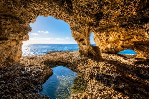 4 hours of Discovery, Snorkeling, natural jacuzzi, pirate cave