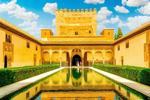 Granada Alhambra and Nasrid Palaces Private Guided Tour