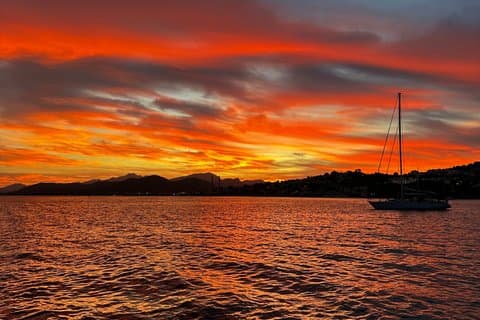 Mallorca Small Group Sunset Boat Cruise with Tapas and Drinks