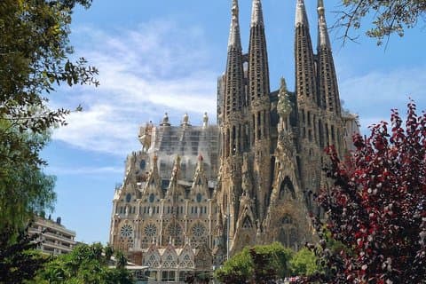 Sagrada Familia Skip The Line Guided Group Tour