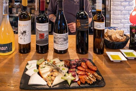 Tasting of 6 Malaga wines with pairing in the Port of Malaga
