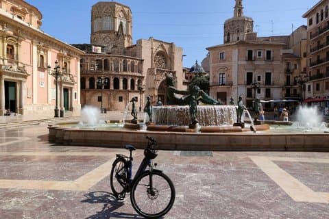 Bike Tour of Valencia See Iconic Landmarks