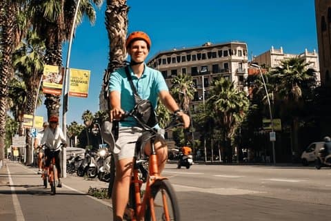 Barcelona Premium E-Bike Tour: Small Group City Experience