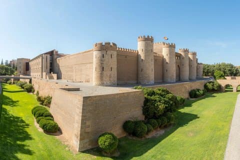 Zaragoza Old Town and El Pilar Self Guided Walking Tour with Quiz