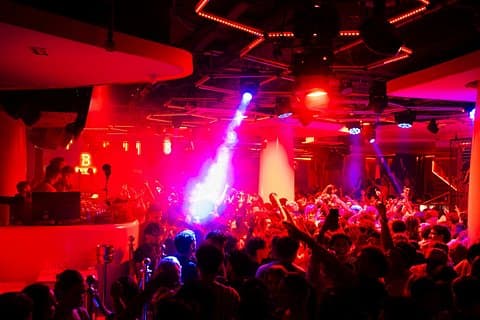 Pub Crawl Barcelona | 4h Experience | Club Entry