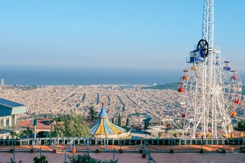 Hiking through Tibidabo with a visit to the temple