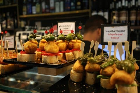 Private Tapas Walking Tour in Barcelona Modernist Area with Dinner included