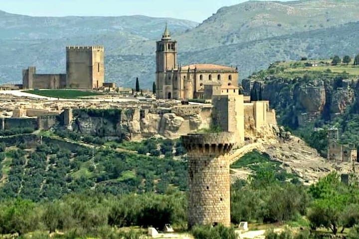 Skip the Line: Fortaleza de la Mota Admission Ticket