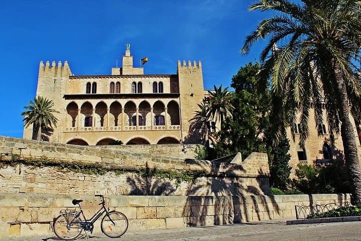 Easy bike tour in Palma
