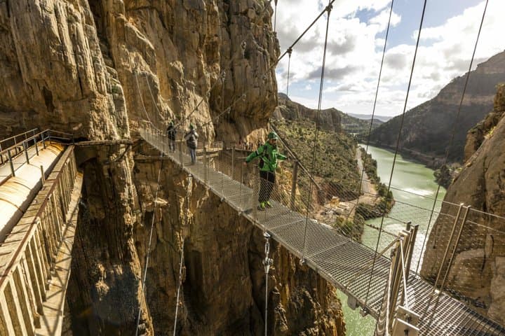 vertiginous footbridge
