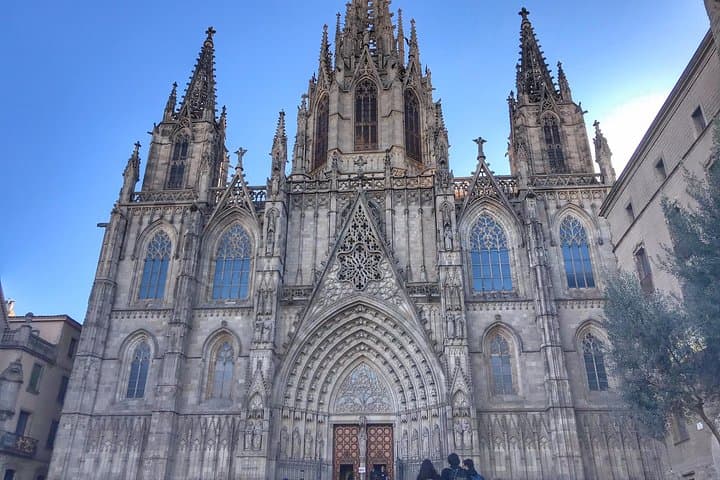 Barcelona Old City Tour for Kids and Families with Churros Stop