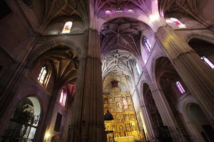 2-Hour Carmona Tour: Alcazar and Church of Santa Maria