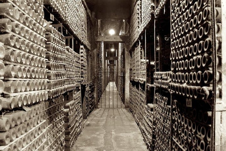 Private Rioja wine tasting tour with local lunch