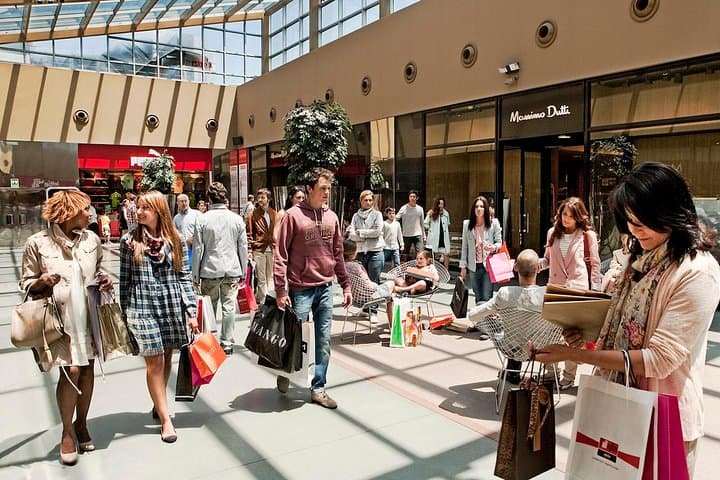 Private Tour: Madrid Outlets with Style
