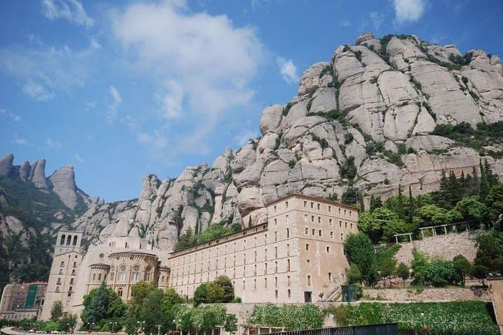 Barcelona Shore Excursion: Small-Group Tour of Barcelona and Montserrat
