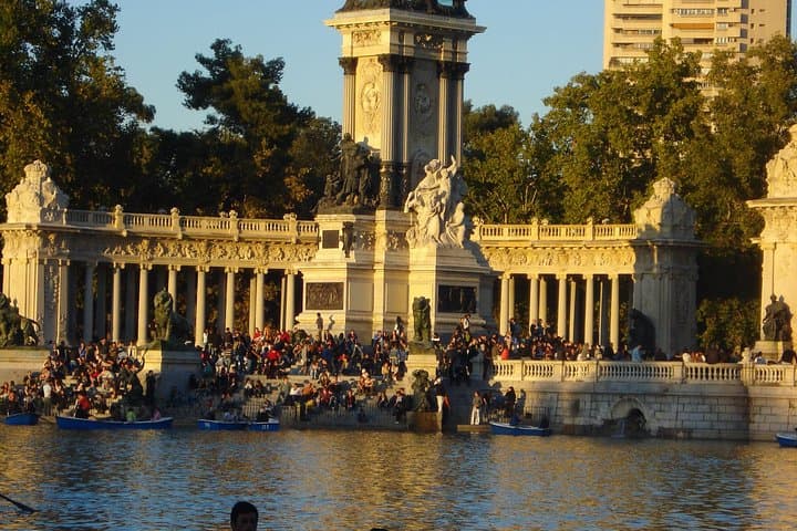 Make the most of your visit to Madrid with this shuttle transfer!