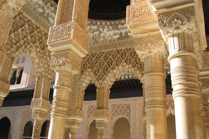 Alhambra Tickets and Albaicin Private Tour