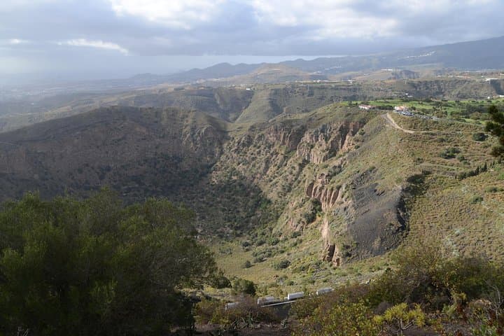 Las Palmas Shore Excursion: Private Volcanic Caldera, Teror Village and Wine-Tasting Tour