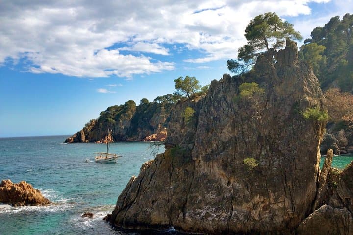 Discover Costa Brava's coast with this kayak experience