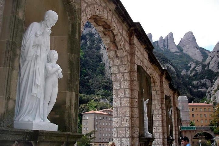 Montserrat and Wine Country day trip