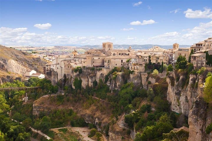 Panoramic tour of the city of Cuenca.