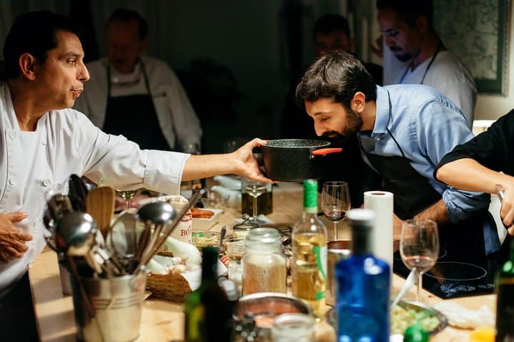 High-quality small groups Experience: Menu Paella, Tapas & Tour